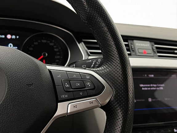 Volkswagen Passat 25 of 30