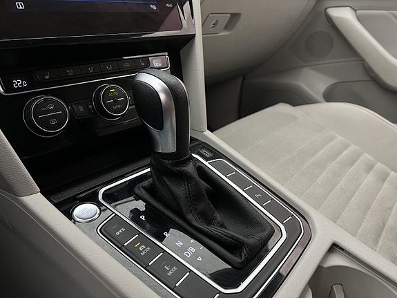 Volkswagen Passat 22 of 30
