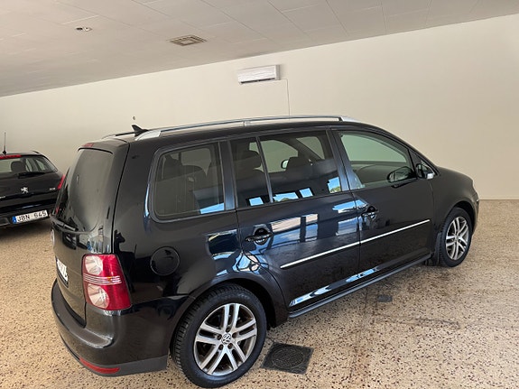 Volkswagen Touran 3 of 7