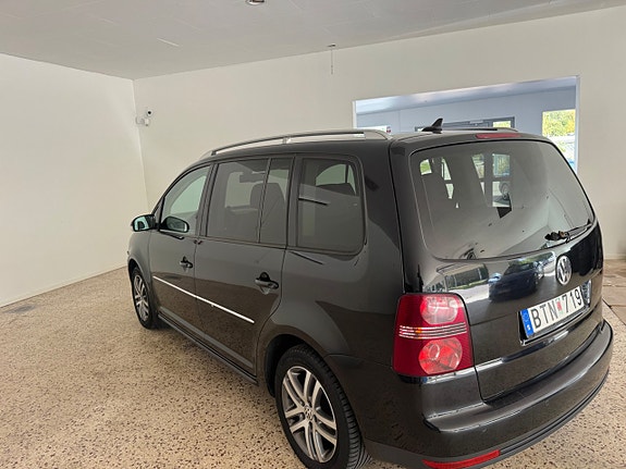 Volkswagen Touran 4 of 7