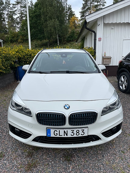 BMW 225xe 3 of 3