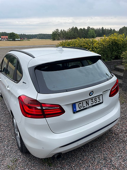 BMW 225xe 2 of 3
