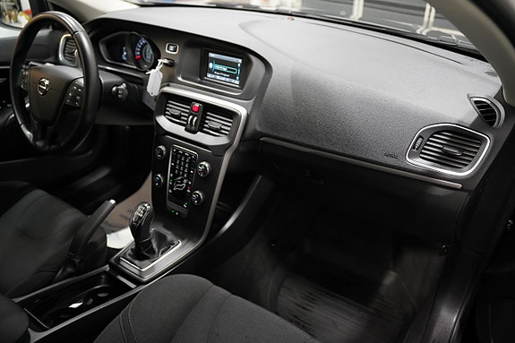 Volvo V40 8 of 20