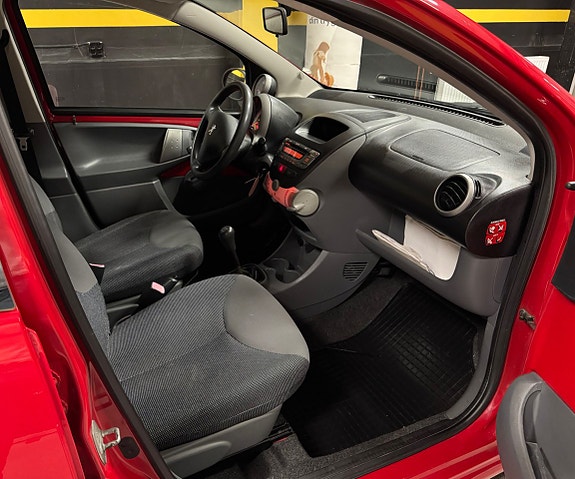 Peugeot 107 8 of 15
