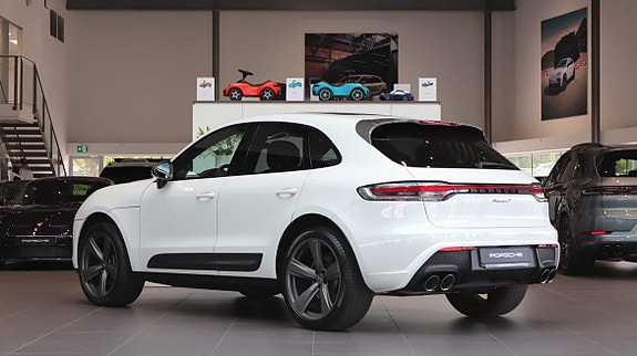 Porsche Macan 2 of 12