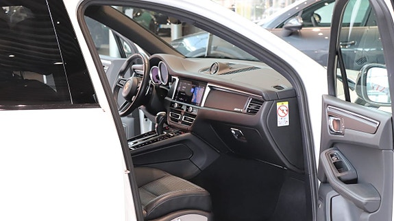 Porsche Macan 12 of 12