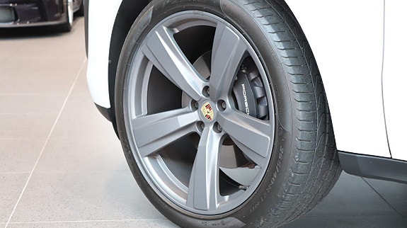 Porsche Macan 9 of 12