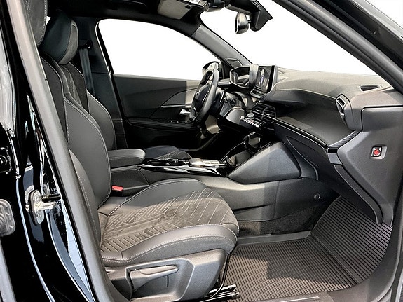 Peugeot 2008 13 of 17