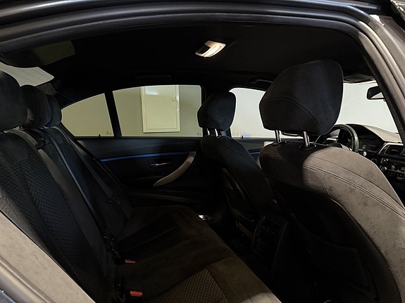 BMW 330i 19 of 30