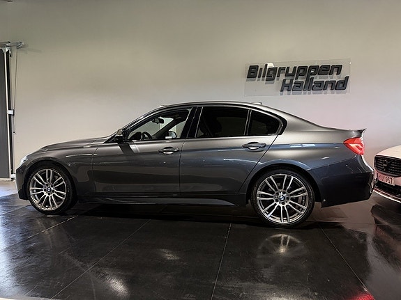 BMW 330i 4 of 30