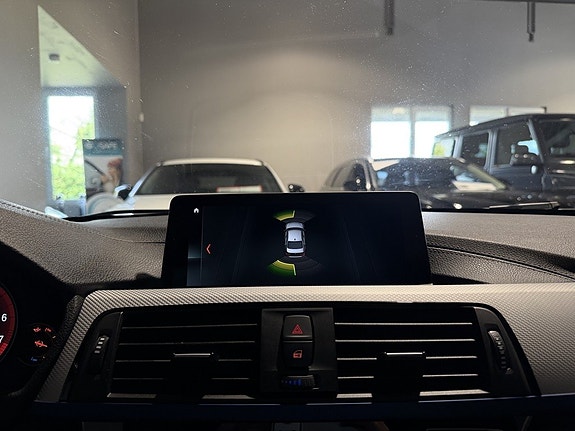BMW 330i 22 of 30