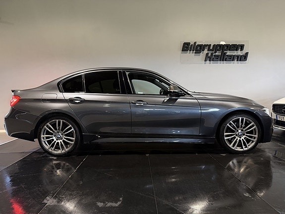 BMW 330i 7 of 30