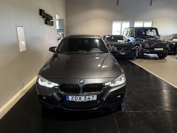 BMW 330i 5 of 30