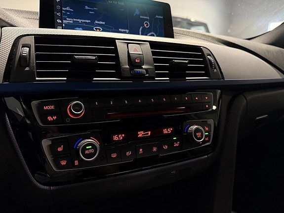 BMW 330i 23 of 30
