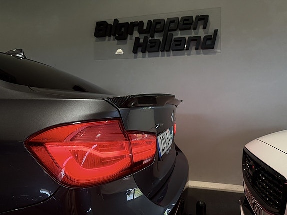 BMW 330i 14 of 30