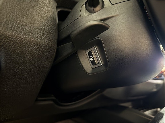 BMW 330i 27 of 30
