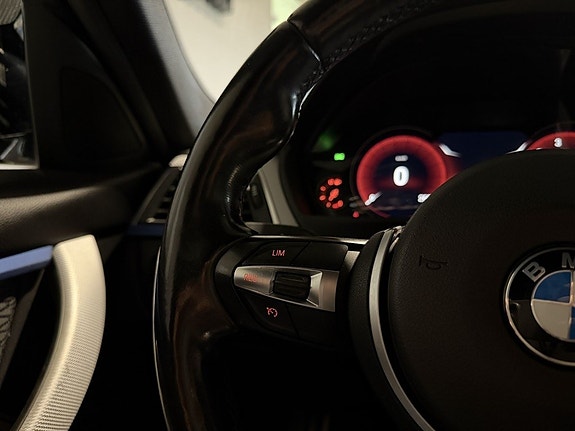 BMW 330i 24 of 30