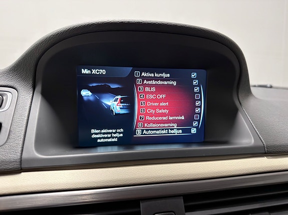 Volvo XC70 18 of 30