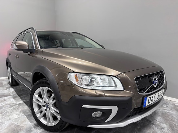 Volvo XC70 2 of 30
