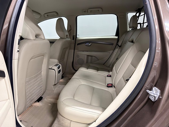 Volvo XC70 27 of 30