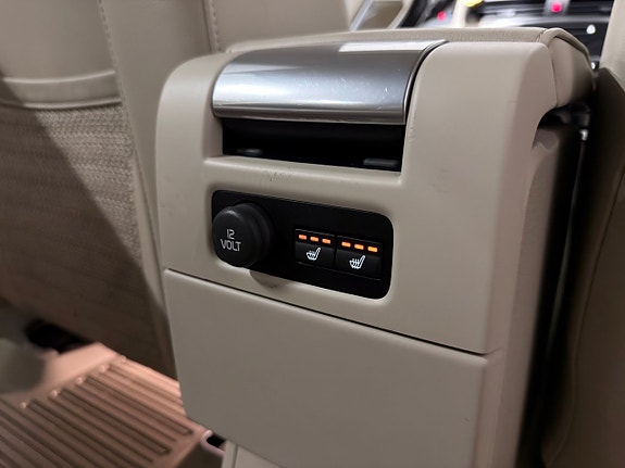 Volvo XC70 28 of 30