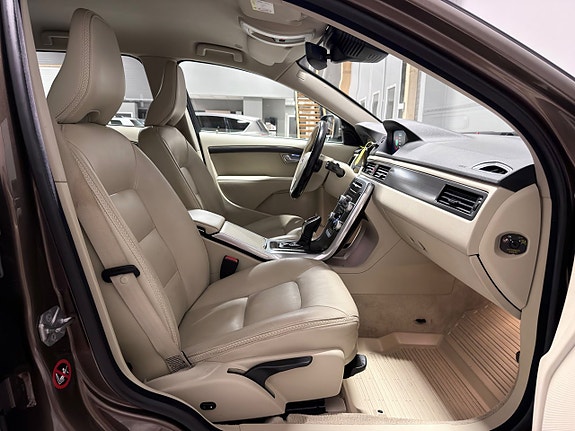 Volvo XC70 24 of 30