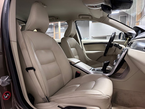 Volvo XC70 25 of 30