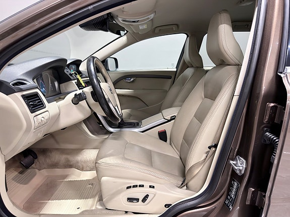 Volvo XC70 13 of 30