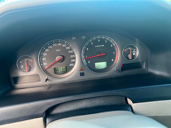 Volvo V70 4 of 5