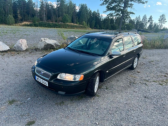 Volvo V70 2 of 5