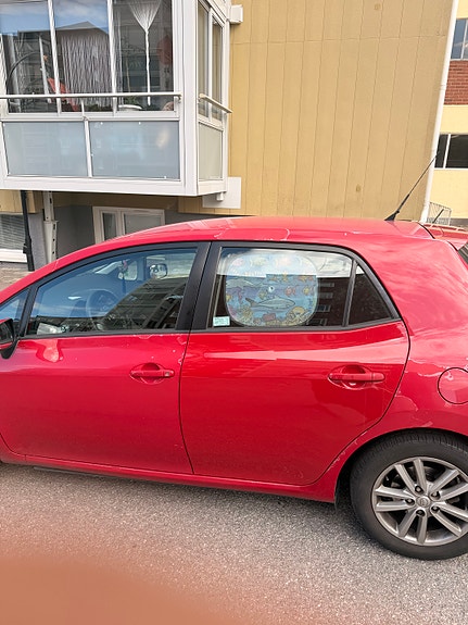 Toyota Auris 3 of 6