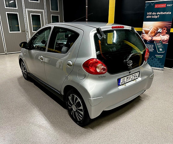 Toyota Aygo 7 of 18