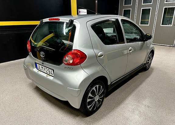 Toyota Aygo 5 of 18