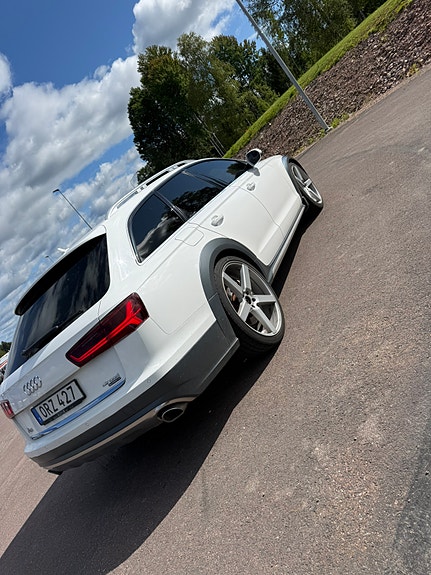 Audi A6 allroad 2 of 3