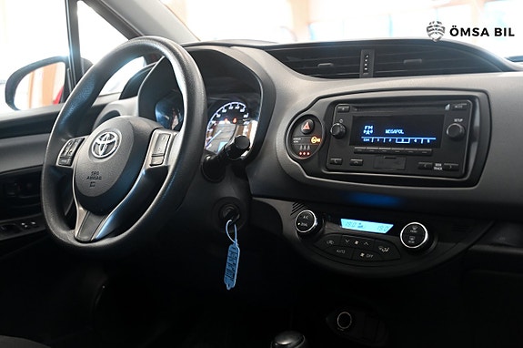 Toyota Yaris 12 of 14