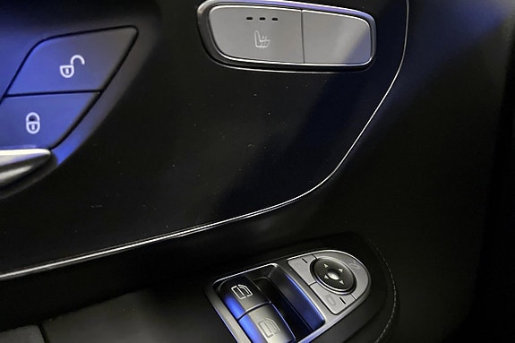 Mercedes-Benz V300 d 13 of 24