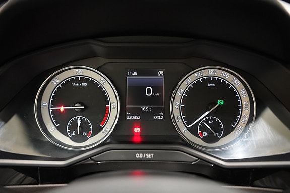 Skoda Superb 14 of 26