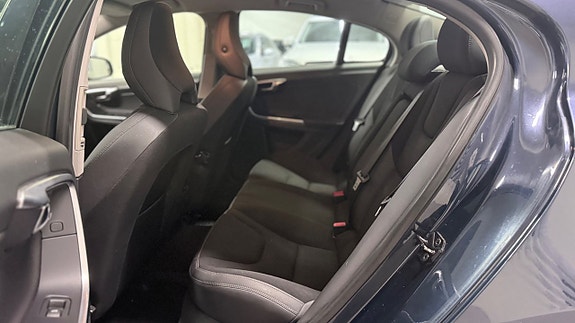 Volvo S60 11 of 14