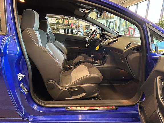 Ford Fiesta 11 of 21