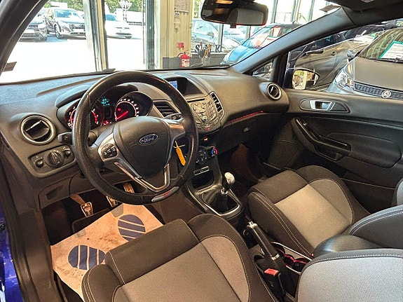 Ford Fiesta 18 of 21