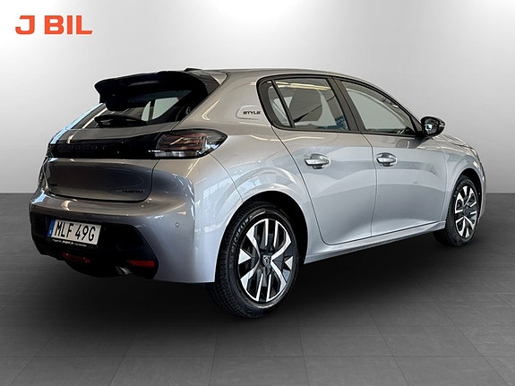 Peugeot 208 3 of 16