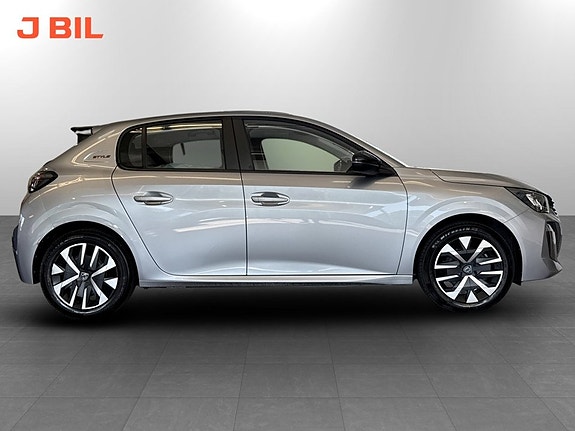 Peugeot 208 15 of 16