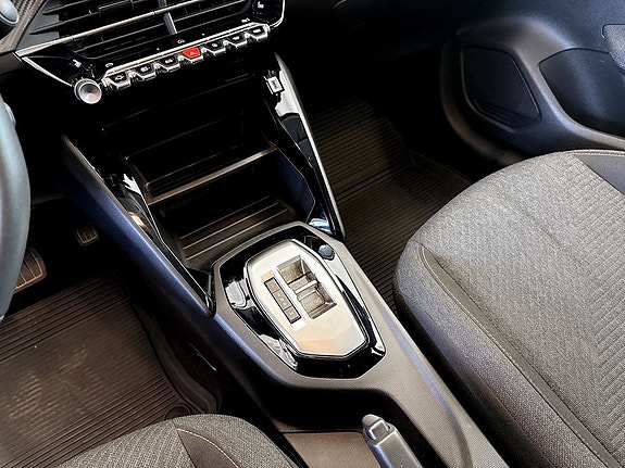 Peugeot 208 11 of 16