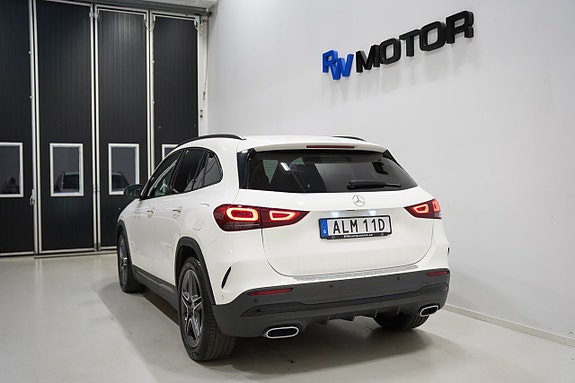 Mercedes-Benz GLA200 4 of 23