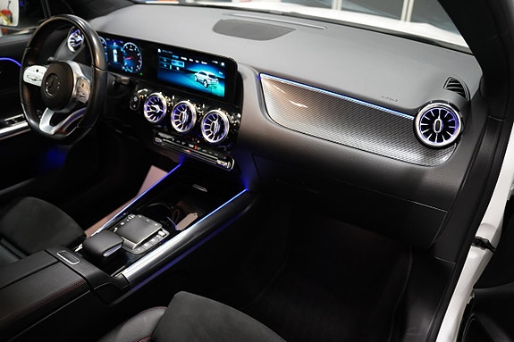 Mercedes-Benz GLA200 8 of 23