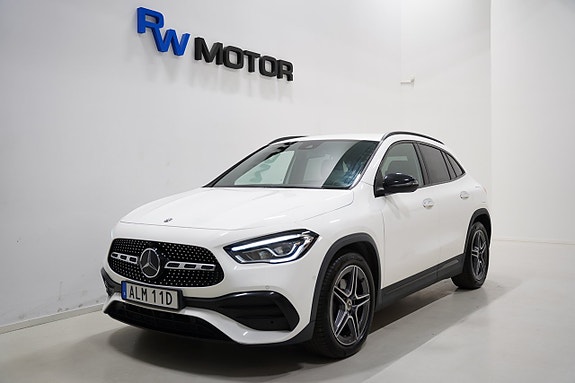 Mercedes-Benz GLA200 2 of 23