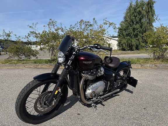 Triumph Bonneville Bobber 7 of 11