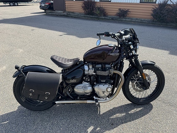 Triumph Bonneville Bobber 3 of 11