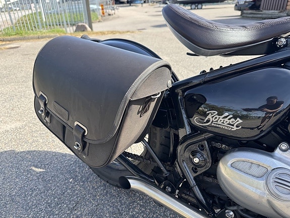 Triumph Bonneville Bobber 10 of 11