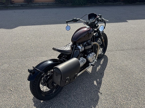 Triumph Bonneville Bobber 4 of 11